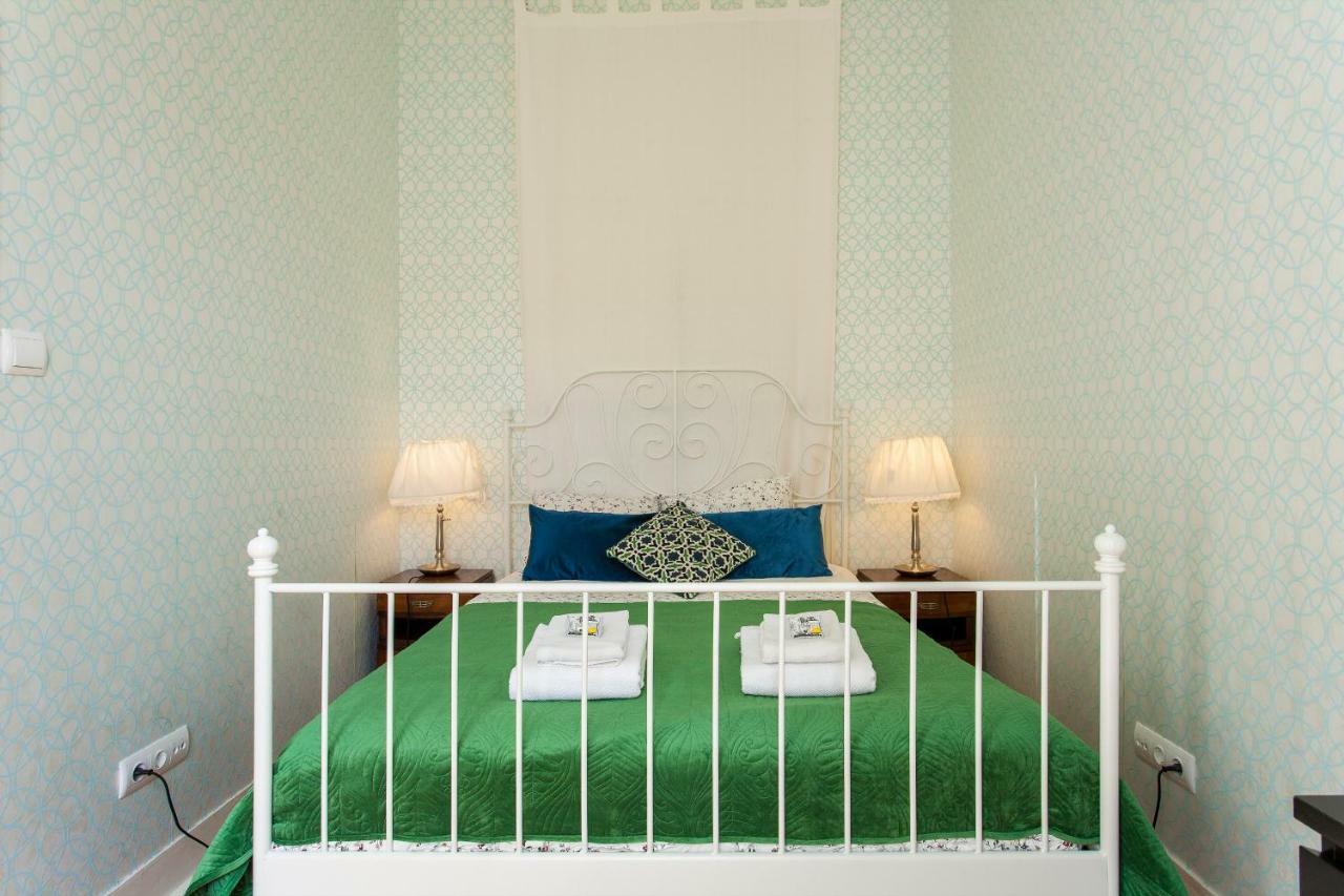 Bairro Alto 3 Bedroom Patio Flat! ลิสบอน ภายนอก รูปภาพ