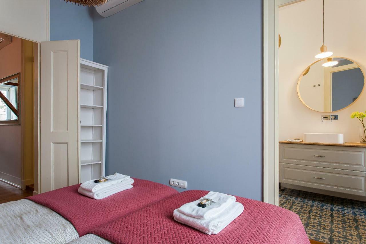 Bairro Alto 3 Bedroom Patio Flat! ลิสบอน ภายนอก รูปภาพ