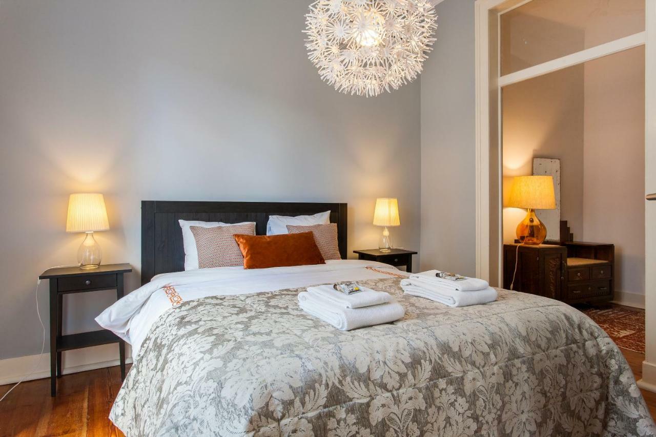 Bairro Alto 3 Bedroom Patio Flat! ลิสบอน ภายนอก รูปภาพ