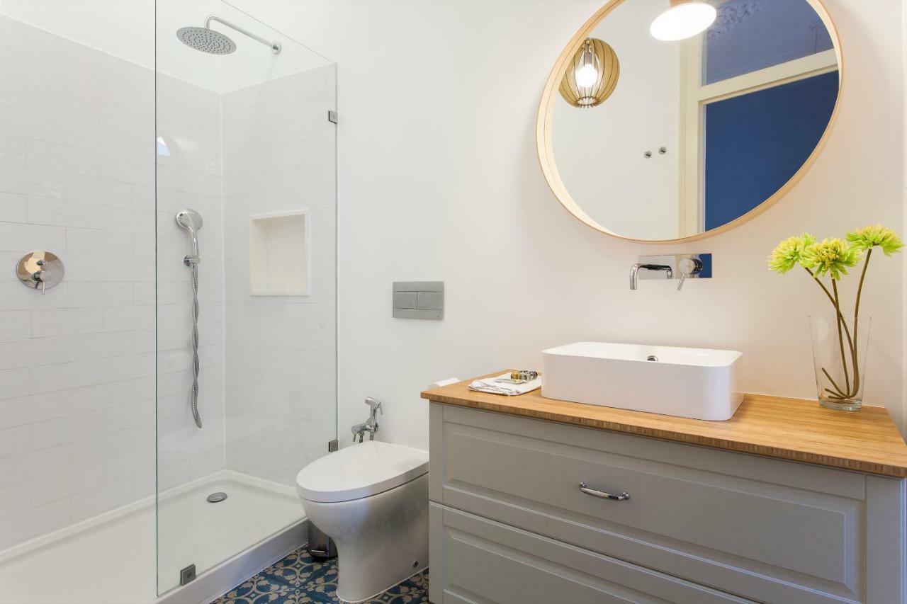 Bairro Alto 3 Bedroom Patio Flat! ลิสบอน ภายนอก รูปภาพ