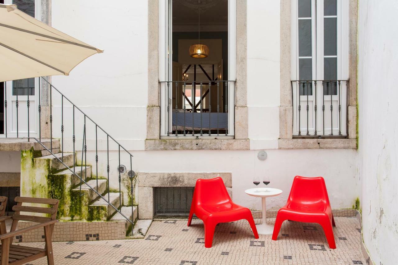 Bairro Alto 3 Bedroom Patio Flat! ลิสบอน ภายนอก รูปภาพ