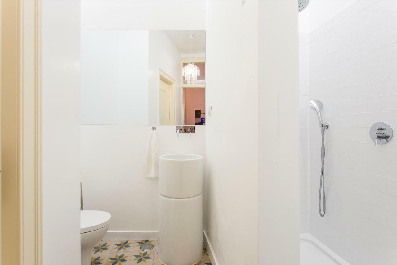 Bairro Alto 3 Bedroom Patio Flat! ลิสบอน ภายนอก รูปภาพ