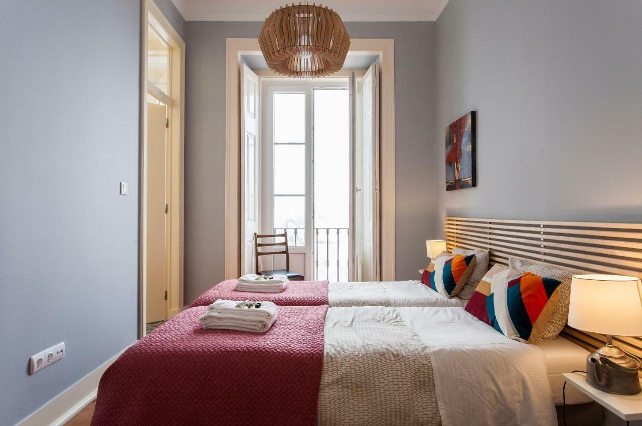 Bairro Alto 3 Bedroom Patio Flat! ลิสบอน ภายนอก รูปภาพ