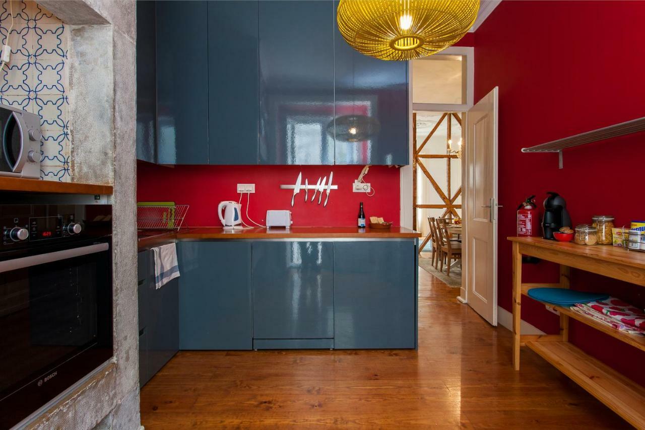 Bairro Alto 3 Bedroom Patio Flat! ลิสบอน ภายนอก รูปภาพ